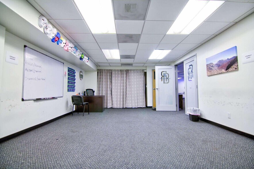 More Photos Of 1940 Garnet Ave, San Diego Medical For Sale