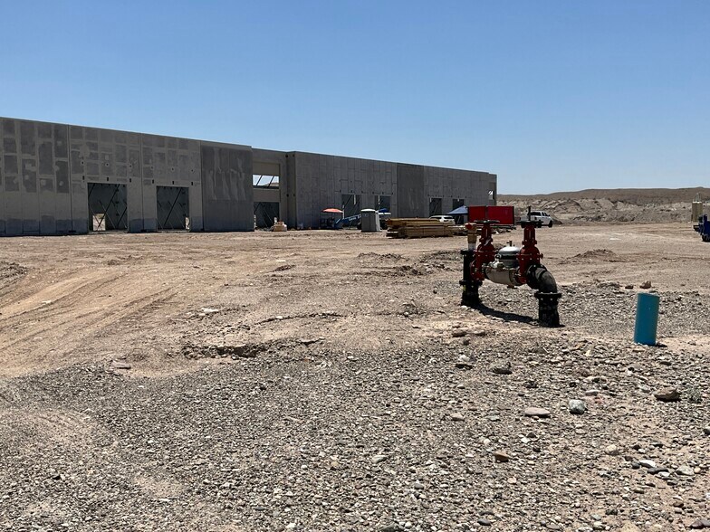 More Photos Of Laughlin Ranch Blvd, Bullhead City Warehouse For Lease