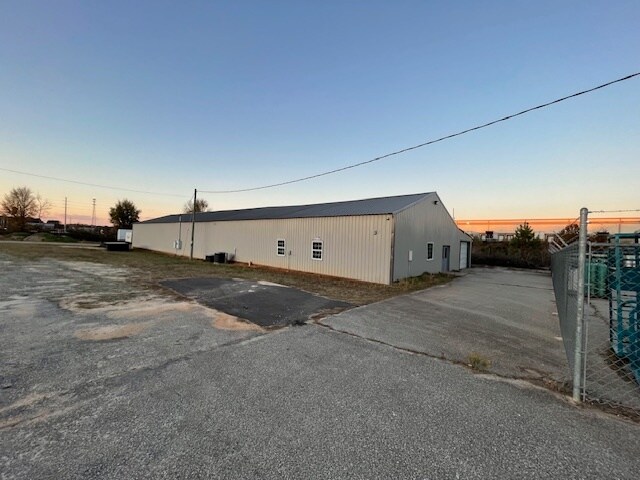 More Photos Of 4200 Maysville Rd, Commerce Light Distribution For Lease