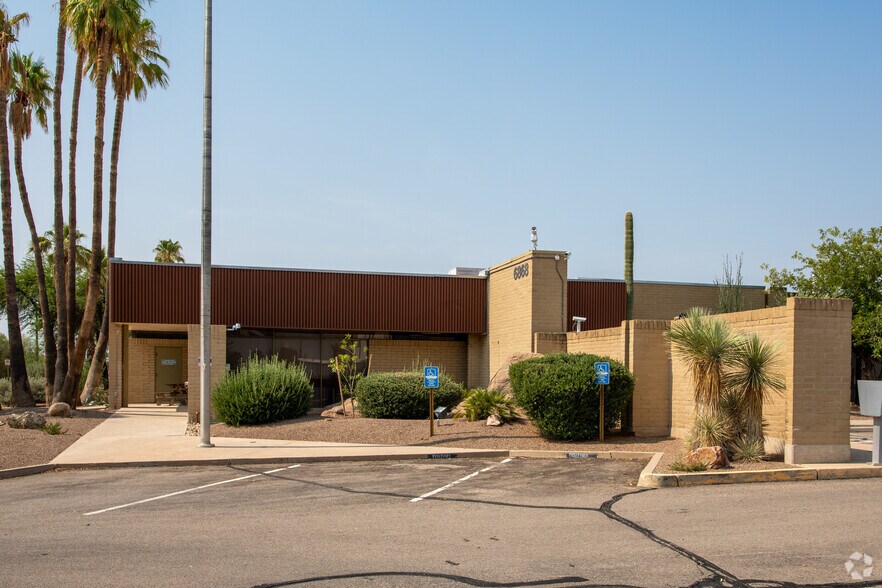 More Photos Of 6868 S Plumer Ave, Tucson Flex For Lease