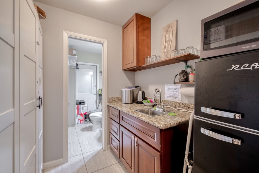 More Photos Of 13803 Ann Pl, Austin Office For Sale