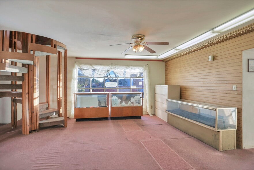 More Photos Of 3900 Noe Bixby Rd, Columbus Storefront Retail Residential For Sale