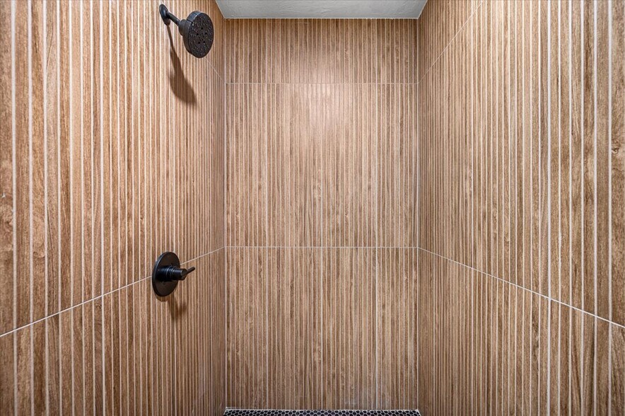 More Photos Of 1229 NW 122nd St, Oklahoma City Light Manufacturing For Sale