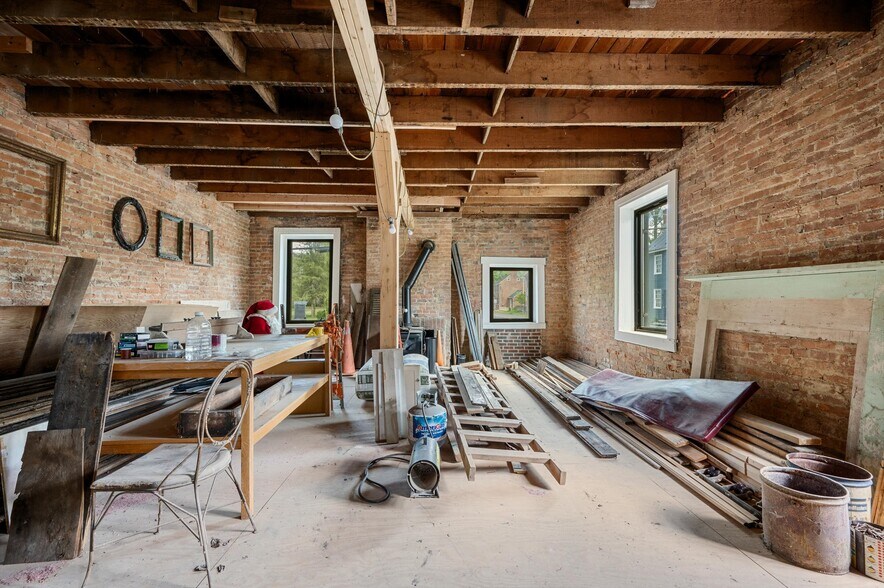 More Photos Of 7211 Queen St, Middleway Flex For Sale