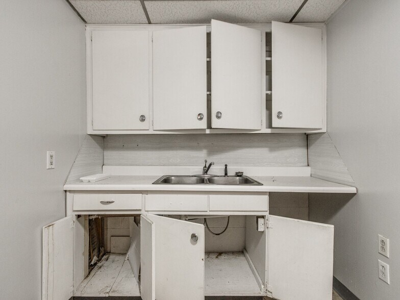 More Photos Of 5835 S Pennsylvania Ave, Oklahoma City Medical For Sale