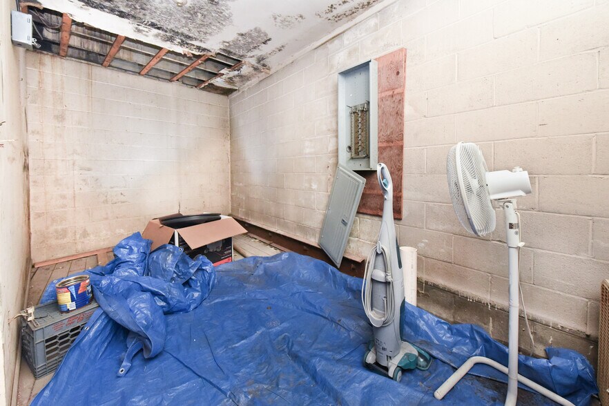 More Photos Of 4143 Main St, Bridgeport Storefront For Sale