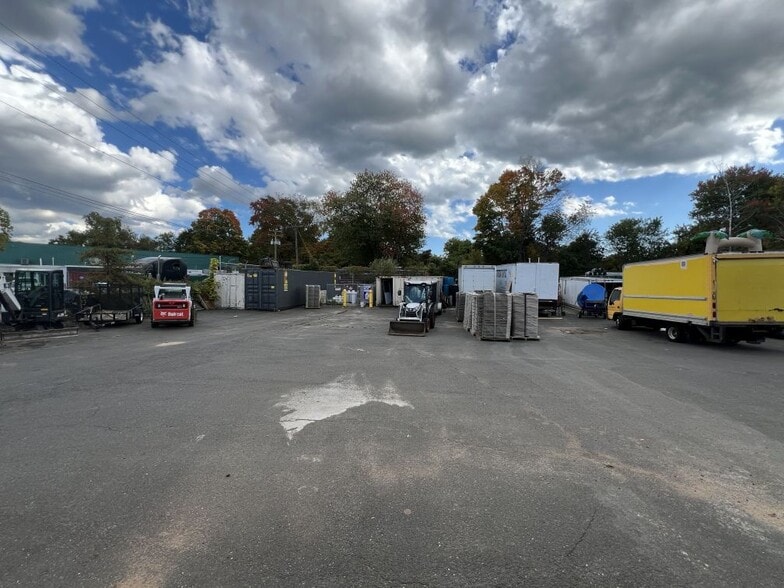 More Photos Of 304 Boston Post Rd, Orange Showroom For Sale