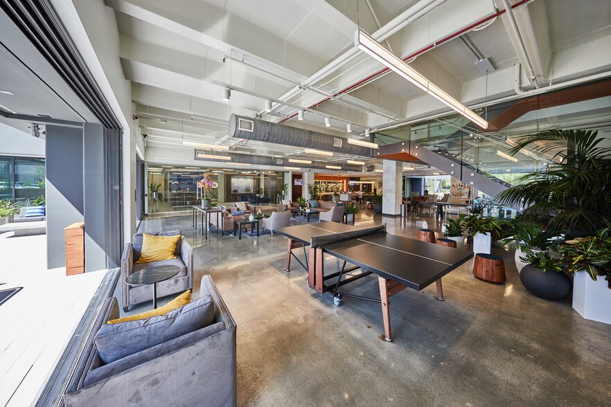 More Photos Of 880 Apollo St, El Segundo Office For Lease