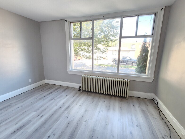 More Photos Of 170 Simcoe St S, Oshawa Apartments For Sale