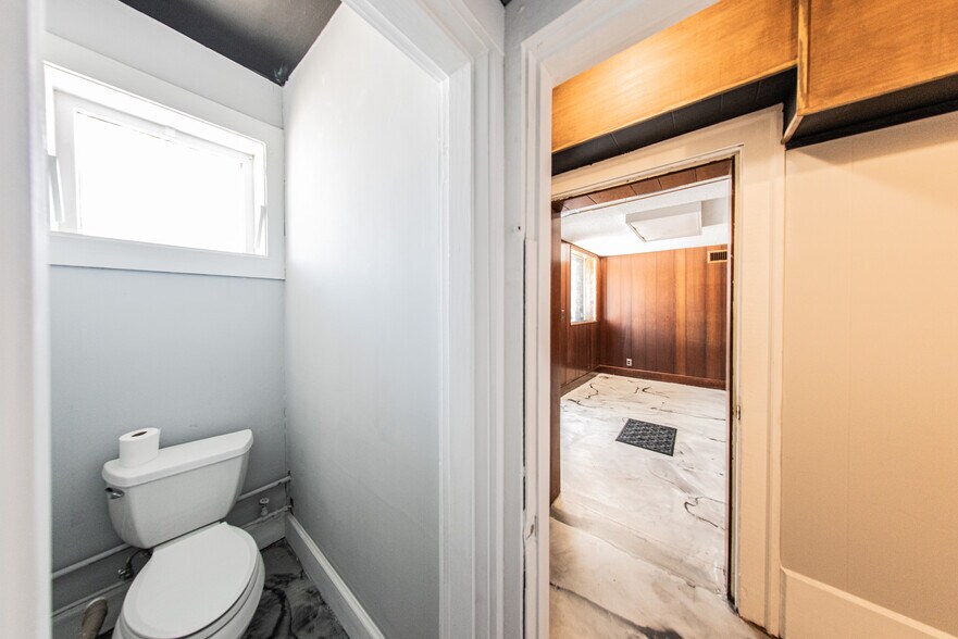 More Photos Of 1200 Broadway St, Paducah Office For Sale