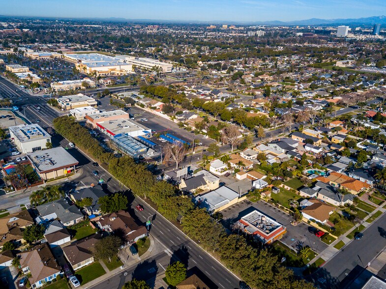 More Photos Of 1139 W 17th St, Santa Ana Freestanding For Lease