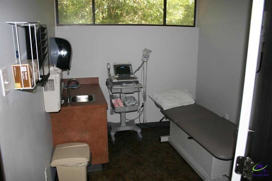 More Photos Of 1057 Morningside Dr, Perry Medical For Sale