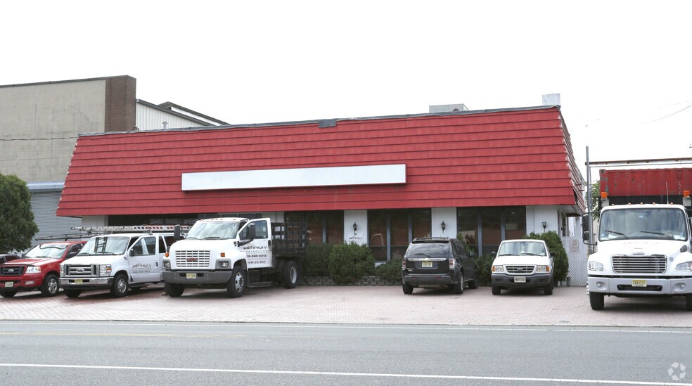 Primary Photo Of 636 N Michigan Ave, Kenilworth Warehouse For Lease