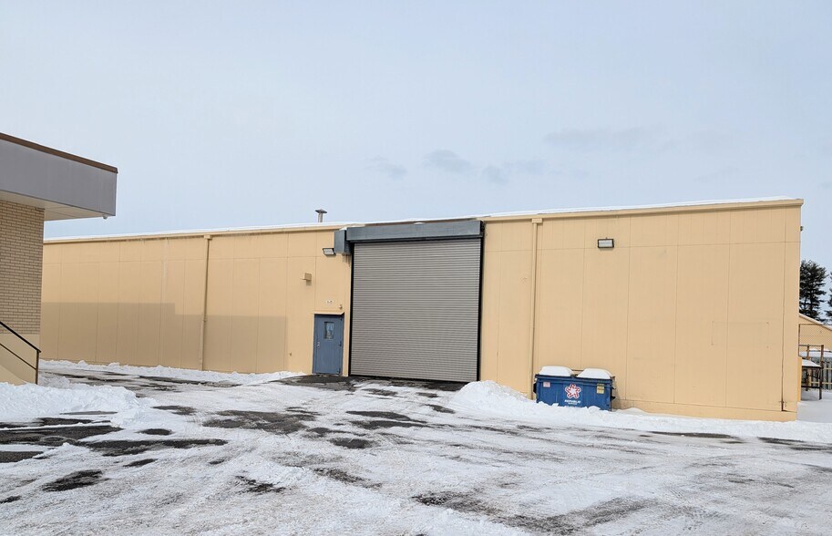 More Photos Of 20 N Front St, Bally Distribution For Sale