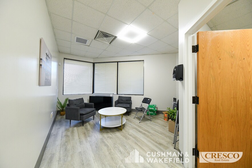 More Photos Of 14445 Broadway Ave, Cleveland Office For Sale