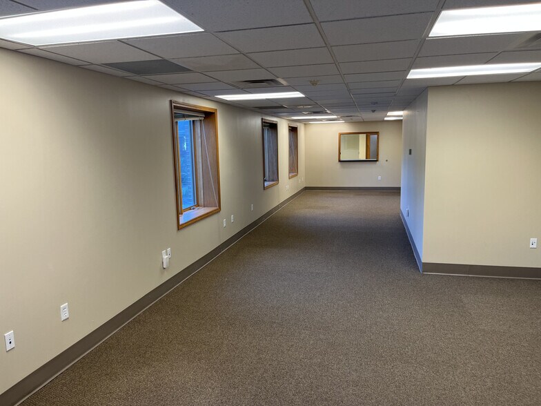 More Photos Of 2501 Chatham Rd, Springfield Office For Lease