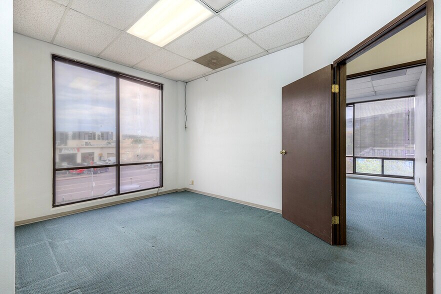 More Photos Of 5959 Mission Gorge Rd, San Diego Office For Sale