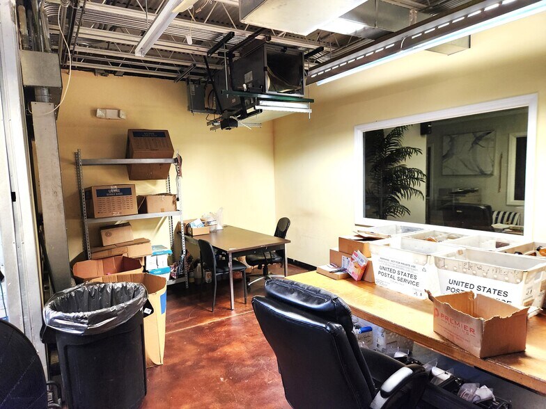 More Photos Of 153 Venture Dr, Brunswick General Retail For Sale