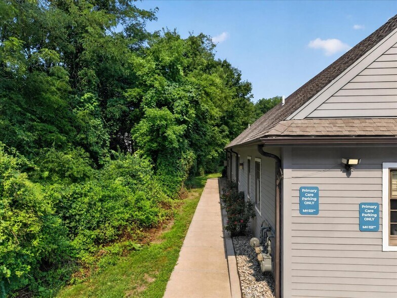 More Photos Of 147 Westbrook Rd, Essex Office For Sale