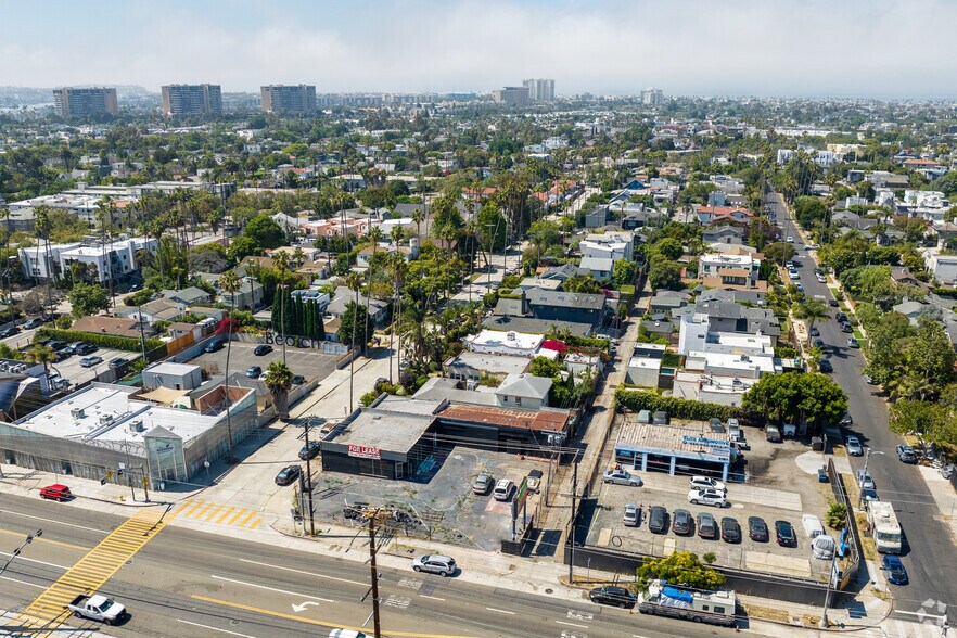 More Photos Of 2121 Lincoln Blvd, Venice Freestanding For Lease