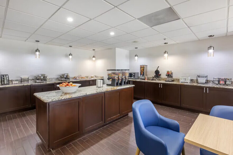 More Photos Of 11069 Composite Dr, Dallas Hotel For Sale