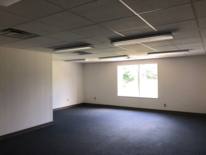 More Photos Of 1 Barney Rd, Clifton Park Medical For Lease