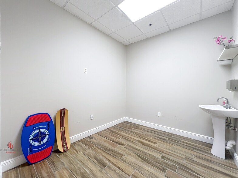 More Photos Of 1507 S Hiawassee Rd, Orlando Medical For Lease