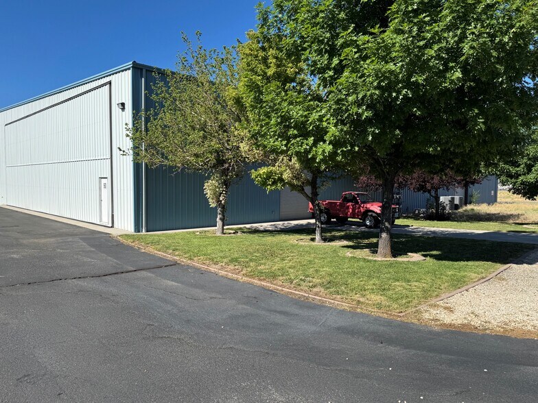 More Photos Of 2720 Taxiway Delta Ste 60, Carson City Airplane Hangar For Sale
