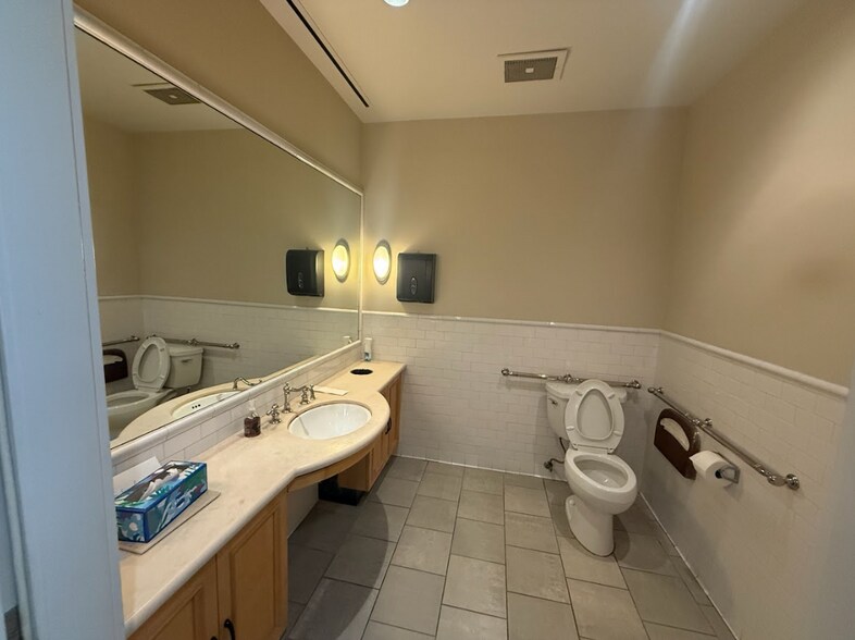 More Photos Of 7917 Ivanhoe Ave, La Jolla Office For Lease