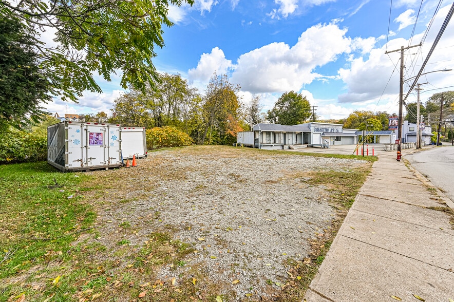 More Photos Of 305 Division St, Jeannette Distribution For Sale