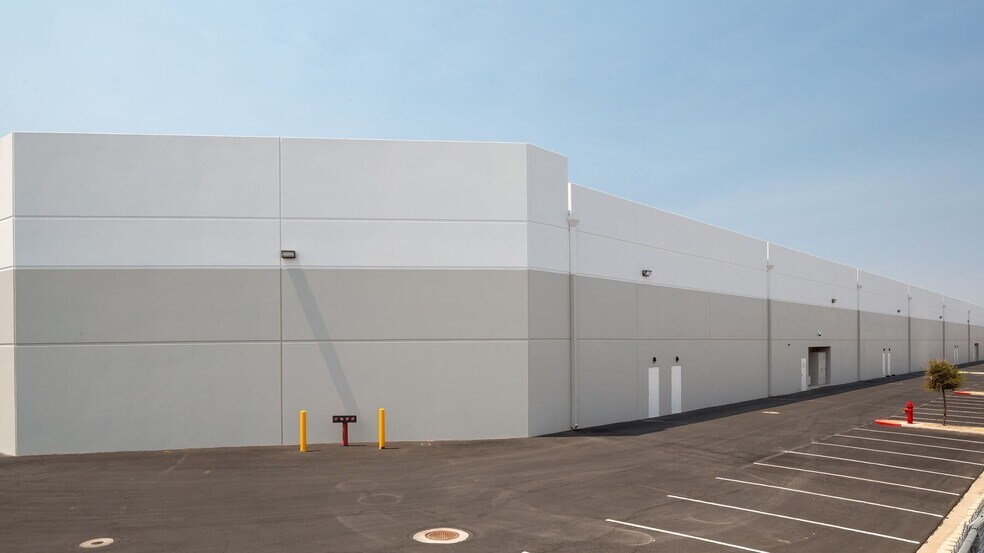 More Photos Of 2875 N Lamb Blvd, Las Vegas Distribution For Lease