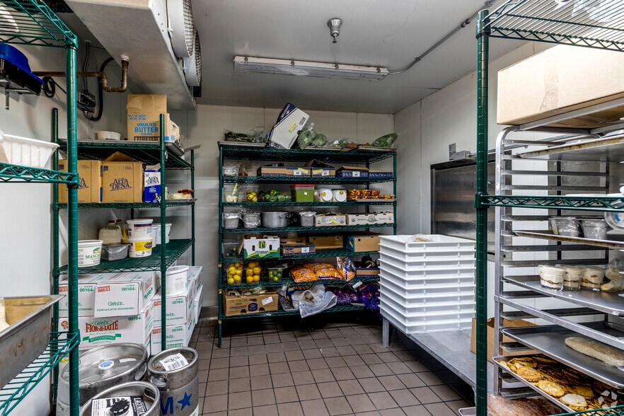 More Photos Of 7111 E Thomas Rd, Scottsdale Restaurant For Lease