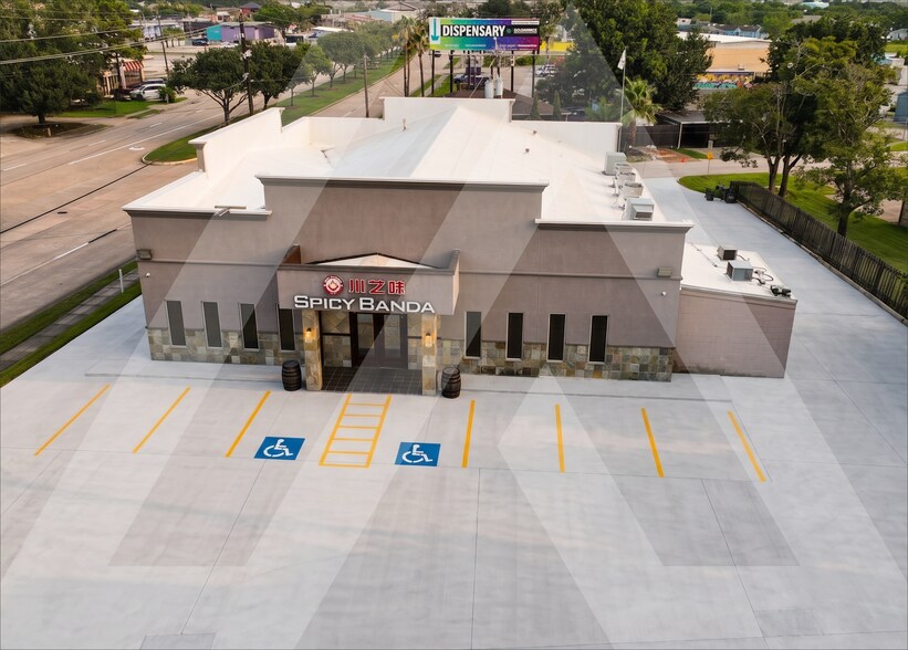 Primary Photo Of 1127 Marina Bay Dr, Kemah Restaurant For Sale