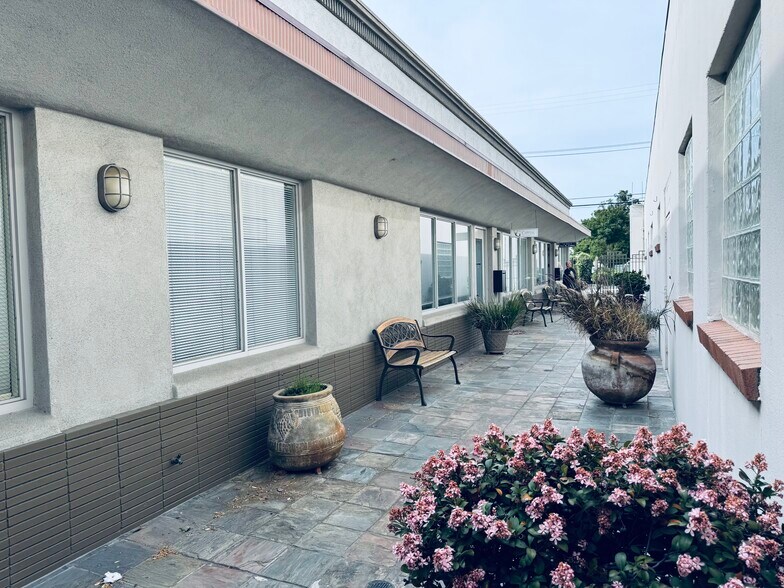 More Photos Of 819 15th St, Modesto Office For Lease