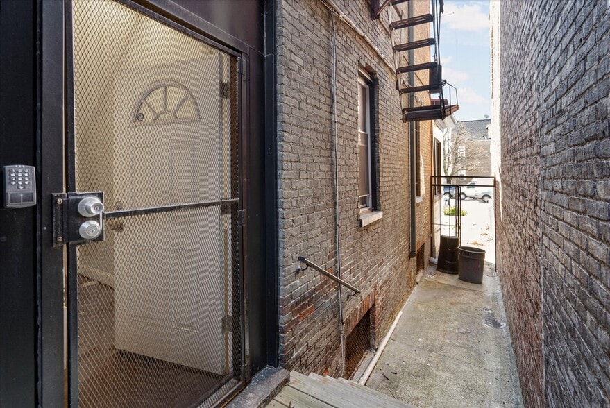More Photos Of 204 E 25th St, Baltimore Office For Sale