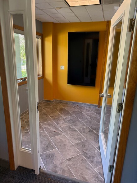 More Photos Of 30 Airport Rd, West Lebanon Office For Lease
