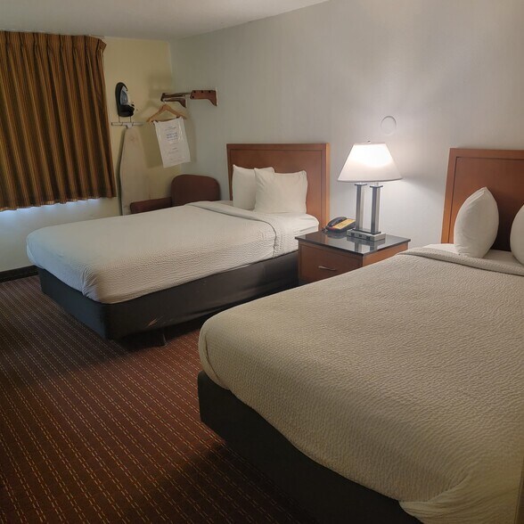 More Photos Of 3040 5th Ave S, Fort Dodge Hotel For Sale