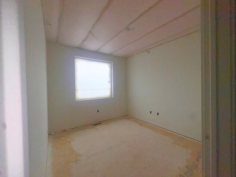 More Photos Of 518-540 S Commerce Dr, Orem Warehouse For Lease