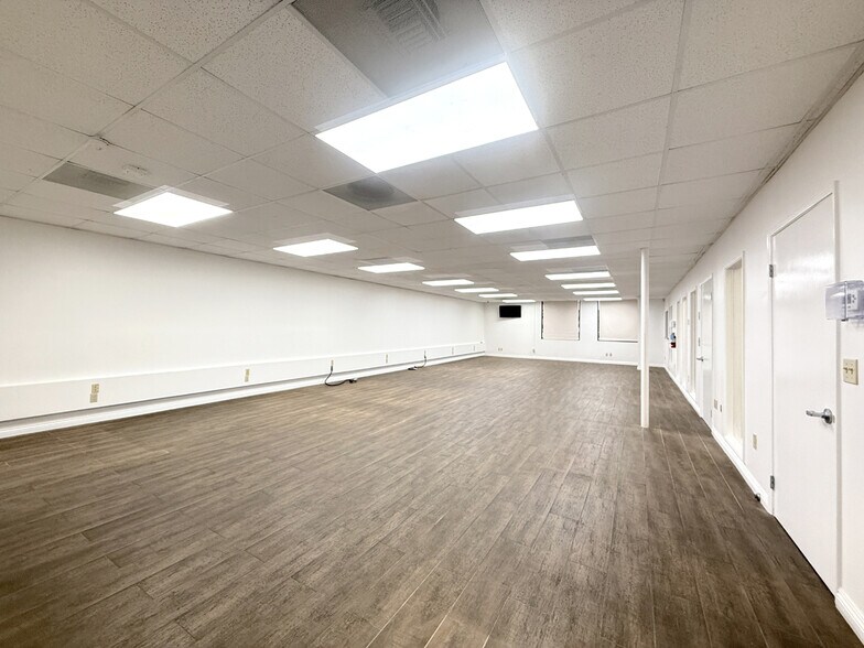 More Photos Of 248-250 E Rowland St, Covina Office For Lease
