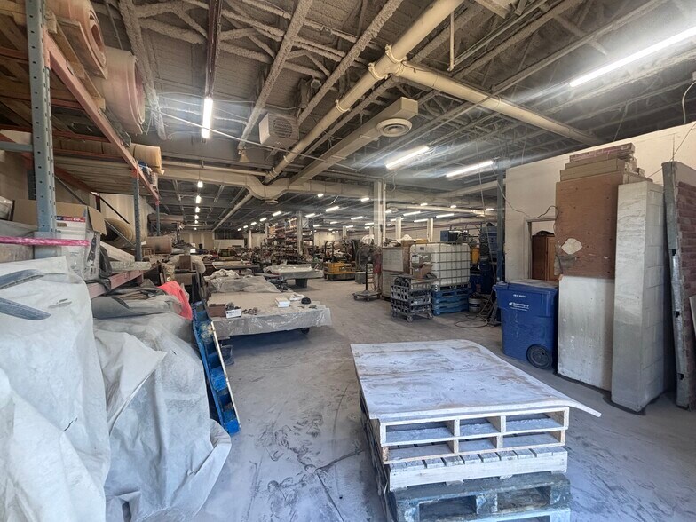 More Photos Of 605 Boul Iberville, Repentigny Flex For Lease