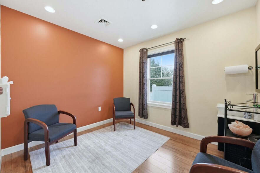 More Photos Of 2932 Vauxhall Rd, Vauxhall Office For Sale