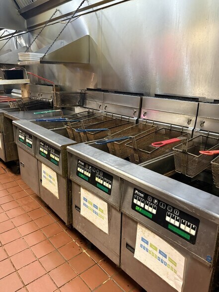 More Photos Of 11166 County Road 37 NE, Albertville Restaurant For Sale