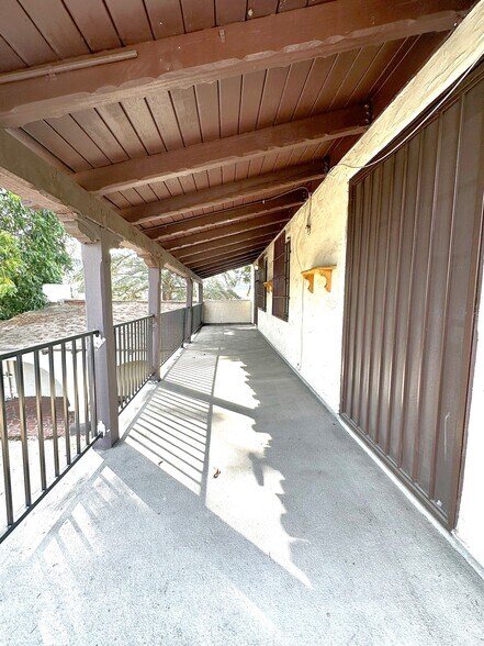 More Photos Of 10623 Riverside Dr, North Hollywood Office For Lease