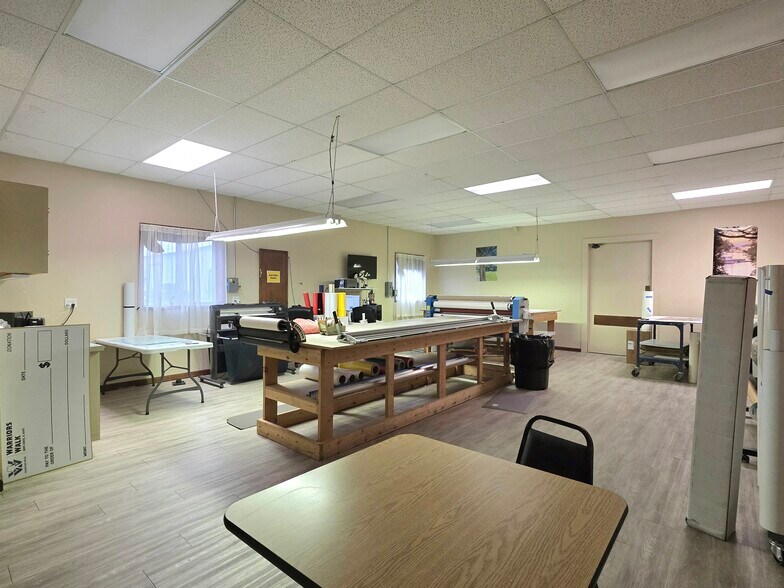 More Photos Of 14440 W Edison Dr, New Lenox Manufacturing For Sale