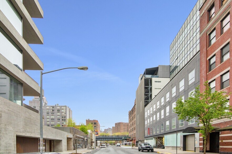 More Photos Of 520 W 27th St, New York Loft Creative Space For Lease