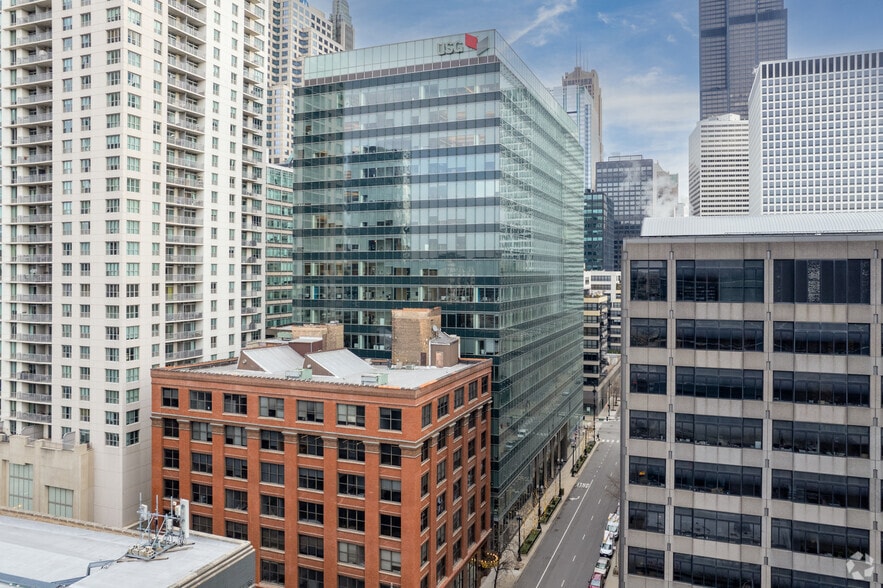 More Photos Of 550 W Adams St, Chicago Office For Lease