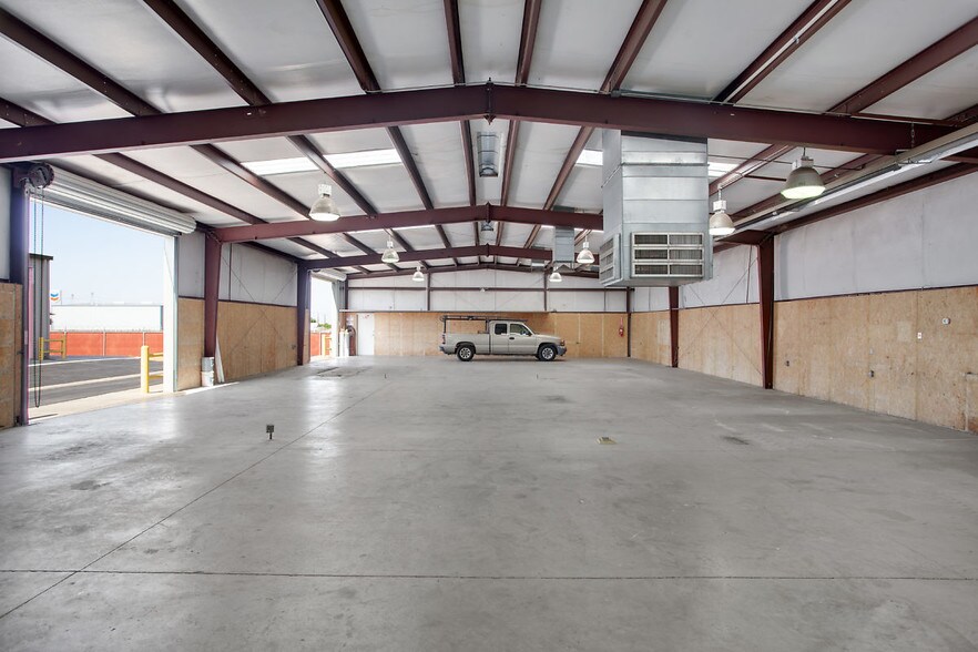 More Photos Of 138 Coremark Ct, Bakersfield Service For Lease