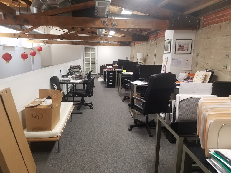 More Photos Of 300 S Raymond Ave, Pasadena Loft Creative Space For Lease