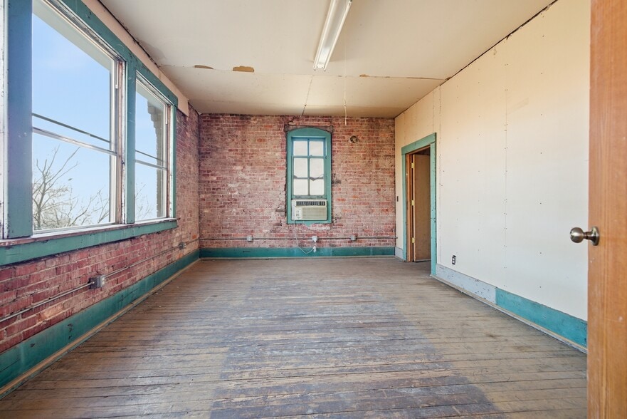 More Photos Of 200 E Main St, Oklahoma City Manufacturing For Sale