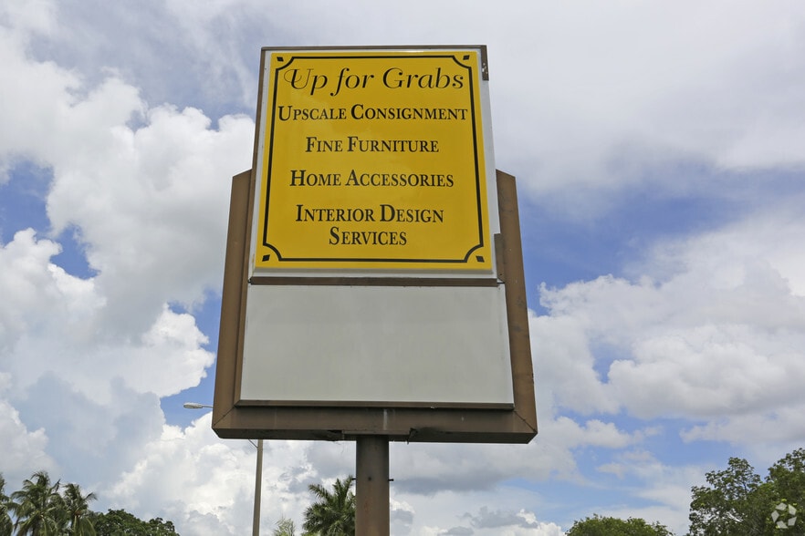 More Photos Of 710-778 9th St N, Naples Freestanding For Lease